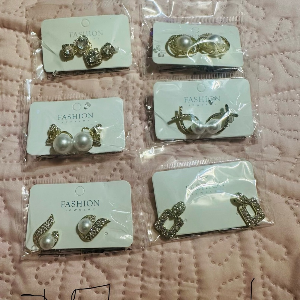 Elegant Gold and Silver Pearl Earrings Set